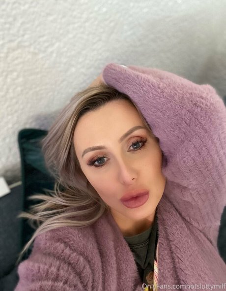 Photo nue de fuite OnlyFans de Hotsluttymilf