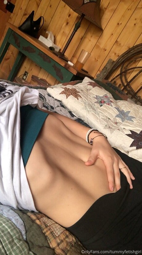 Tummyfetishgirl
