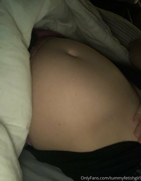 Photo nue de fuite OnlyFans de Tummyfetishgirl