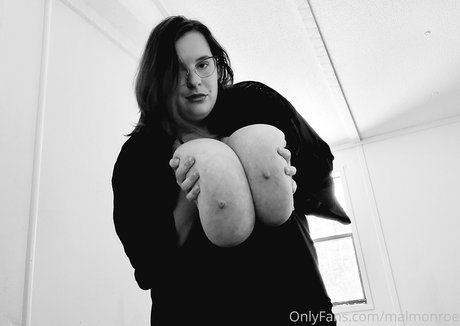 Photo nue de fuite OnlyFans de Malmonroe