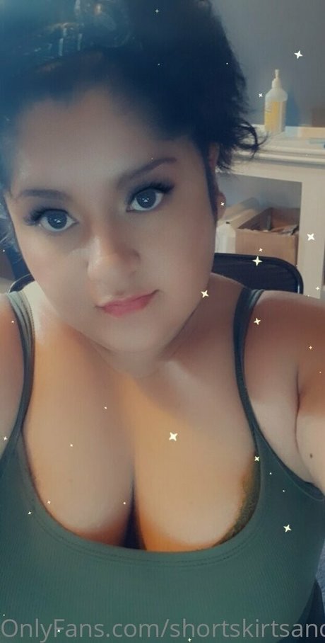 Photo nue de fuite OnlyFans de Shortskirtsandflirts