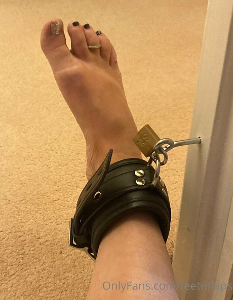 Photo nue de fuite OnlyFans de Feetnflaps