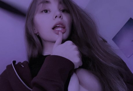 Photo nue de fuite OnlyFans de Dumbuni