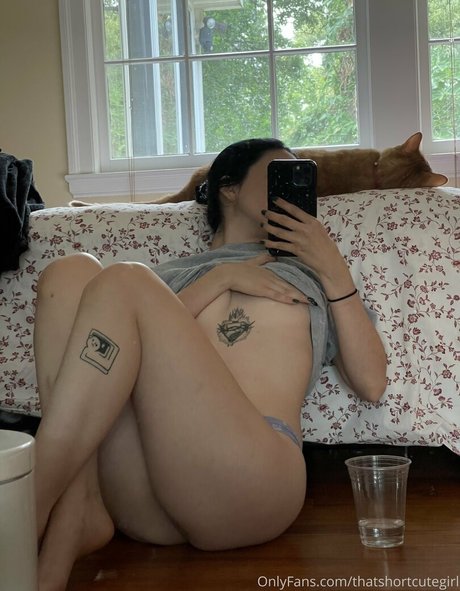 Photo nue de fuite OnlyFans de Thatshortcutegirl