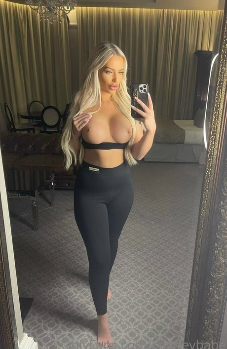 Photo nue de fuite OnlyFans de Charleybabe