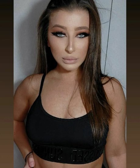 Photo nue de fuite OnlyFans de Roxanasilvanasandu