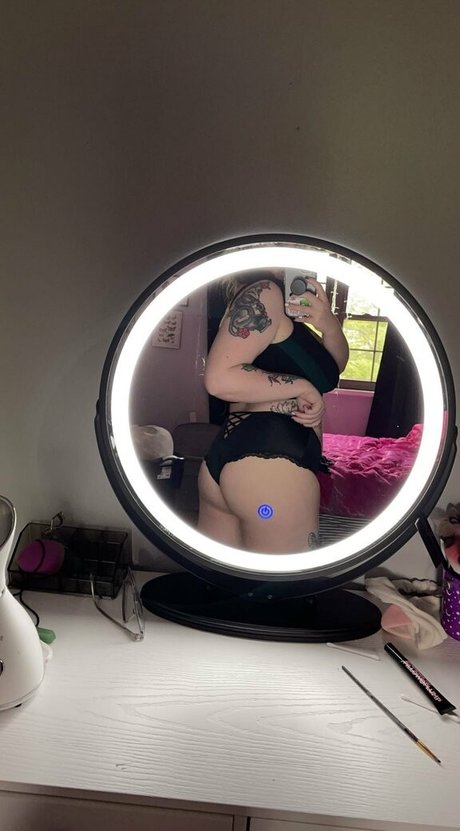 Free_nsfw_peaches_