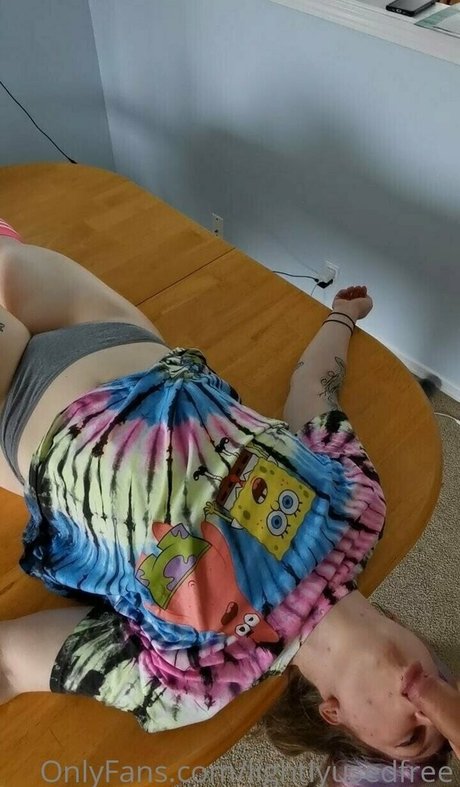 Photo nue de fuite OnlyFans de Lightlyusedfree