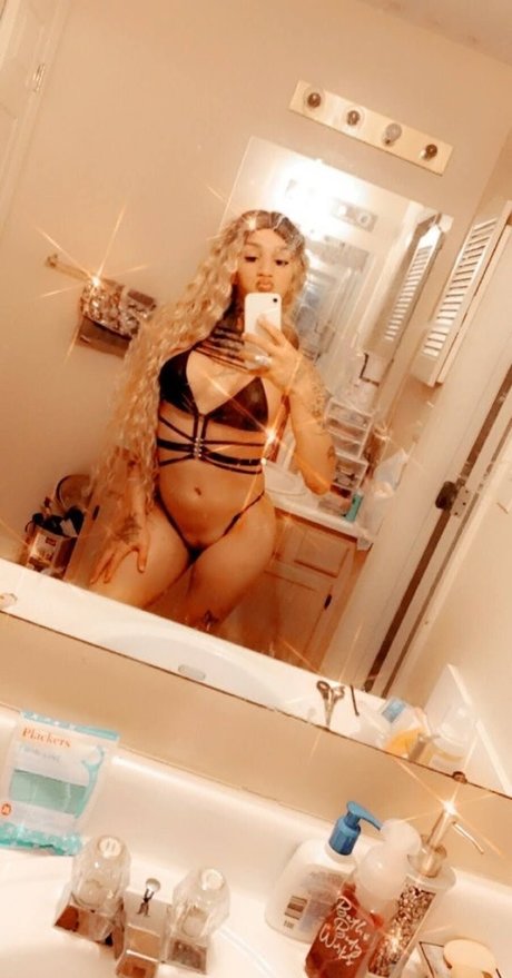 Photo nue de fuite OnlyFans de Kitty Hung