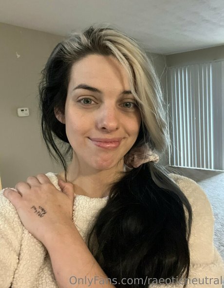 Photo nue de fuite OnlyFans de Raeoticneutral
