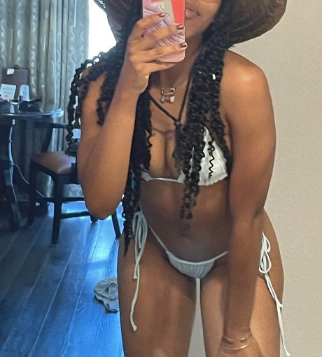 Photo nue de fuite OnlyFans de Asokahxxx