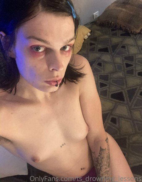 Photo nue de fuite OnlyFans de Tsdrowninglessons