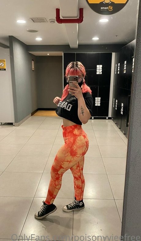 Photo nue de fuite OnlyFans de Poisonyvieefree
