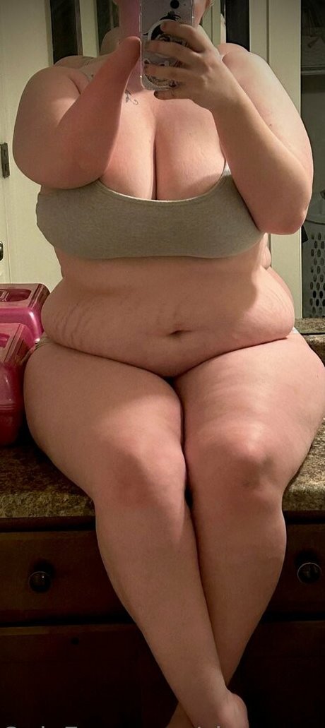 Photo nue de fuite OnlyFans de Shymommynextdoor