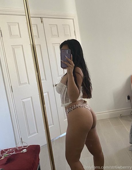 Photo nue de fuite OnlyFans de Str6wberrry