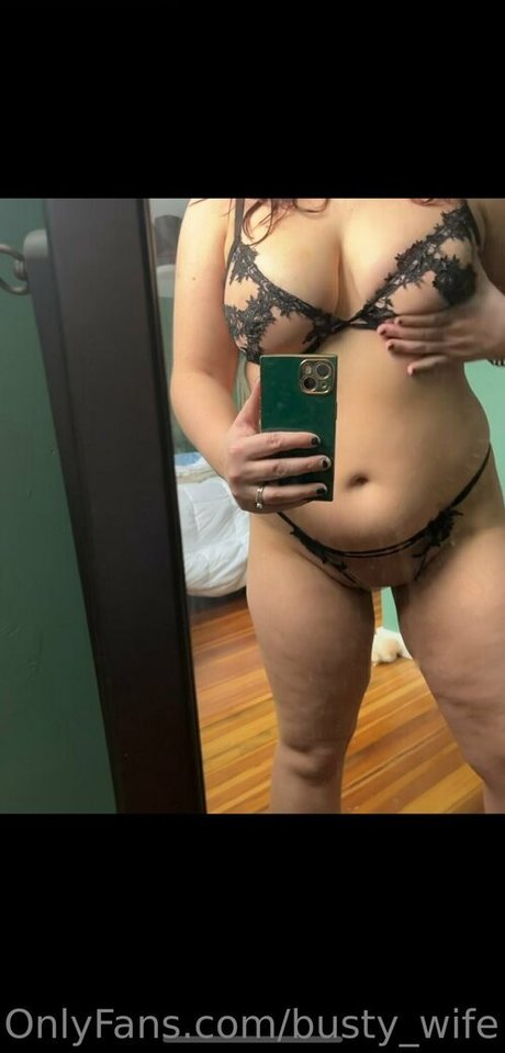 Bustywife