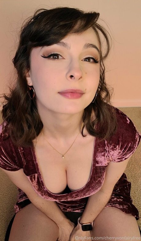 Photo nue de fuite OnlyFans de Cherryvonfairyfree