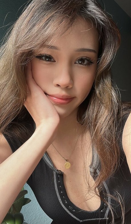 Photo nue de fuite OnlyFans de Basiilleaf