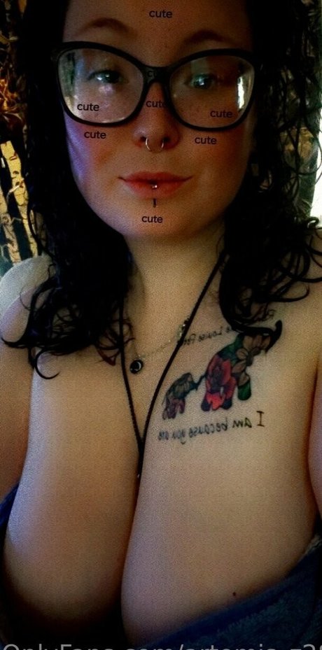 Photo nue de fuite OnlyFans de Artemisz28