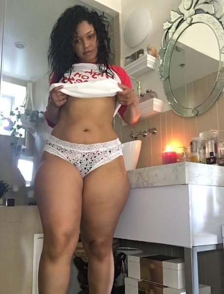 Photo nue de fuite OnlyFans de Maliah Michel