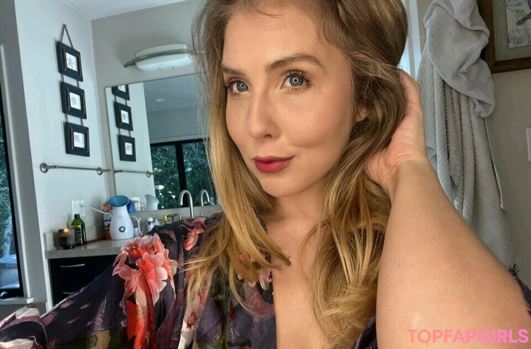 Photo nue de fuite OnlyFans de Lena Paul #1099