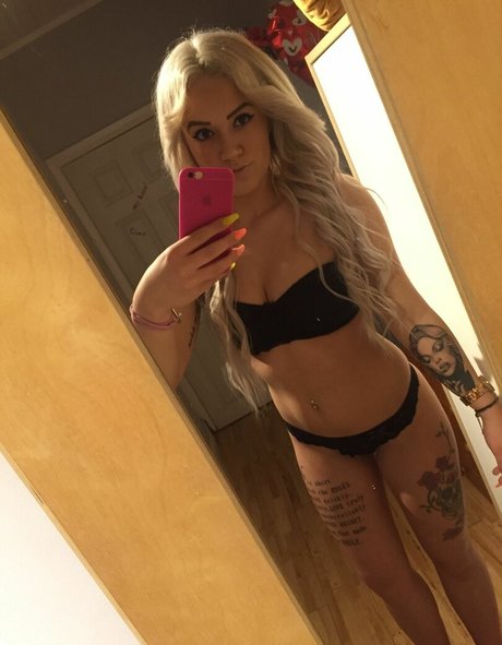 Photo nue de fuite OnlyFans de Rozsacinti