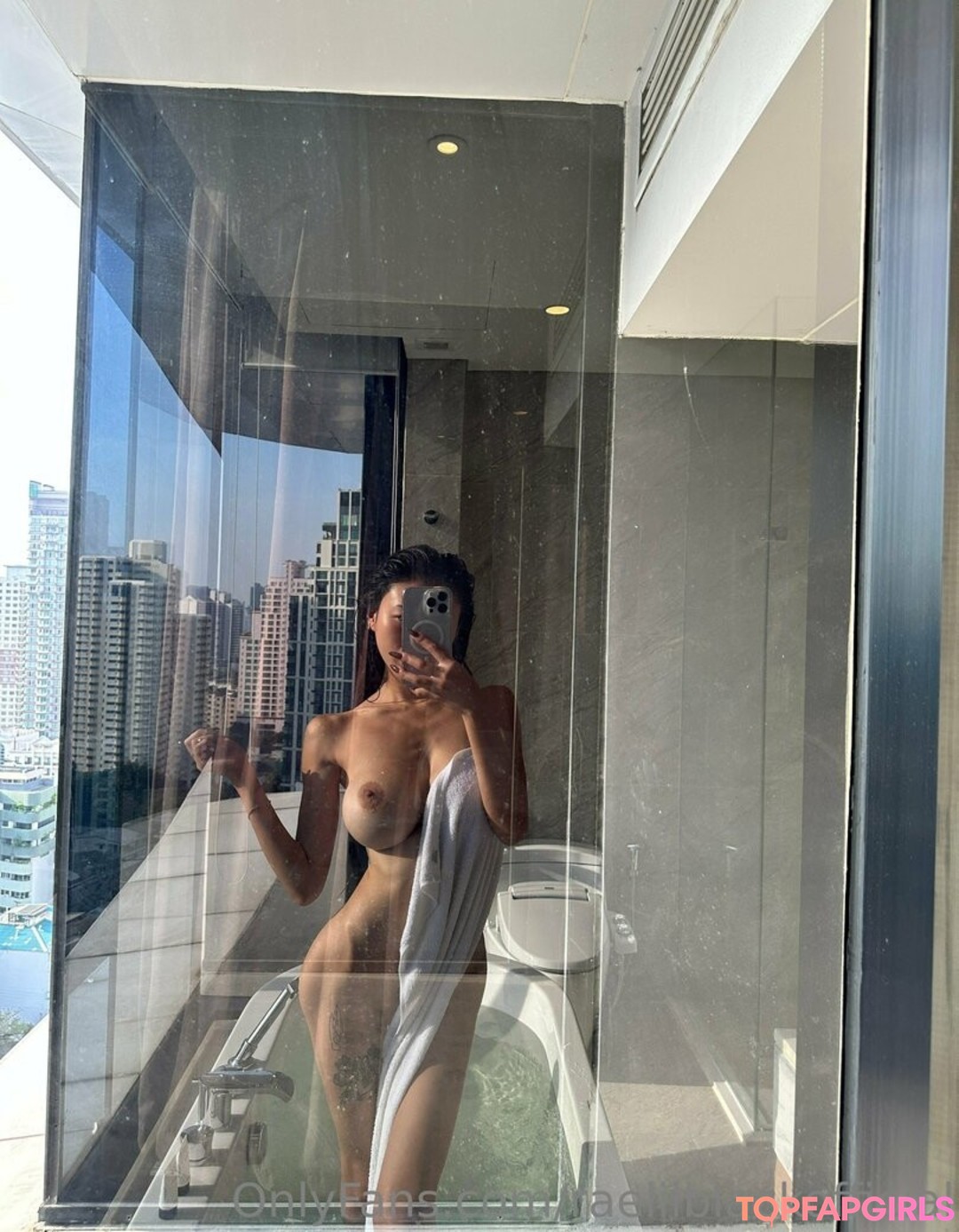 Photo nue de fuite OnlyFans de Raelilblack #1454