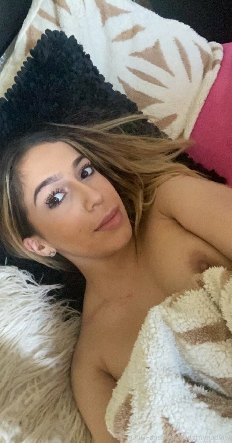 Photo nue de fuite OnlyFans de Busty Nadia