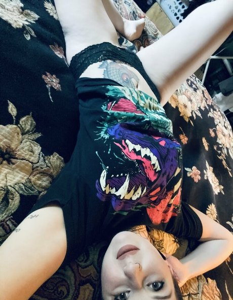 Photo nue de fuite OnlyFans de Moremoiraxoxo