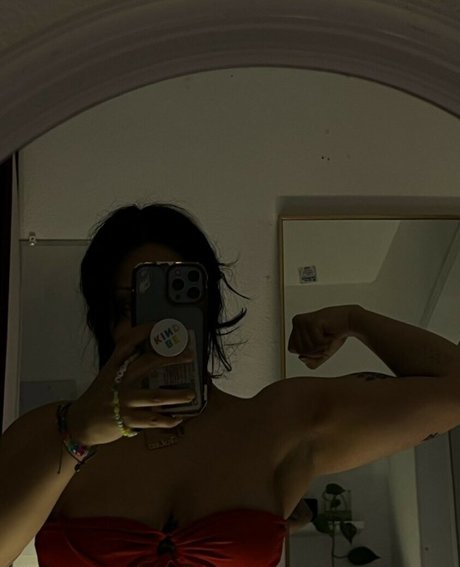 Photo nue de fuite OnlyFans de Scarlettviv