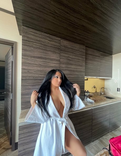 Mandy Leon