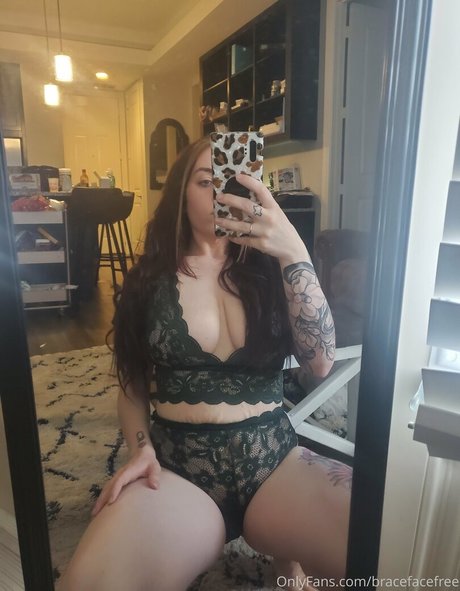 Photo nue de fuite OnlyFans de Bracefacefree