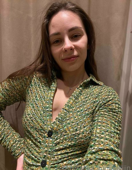 Photo nue de fuite OnlyFans de Ninaliiin