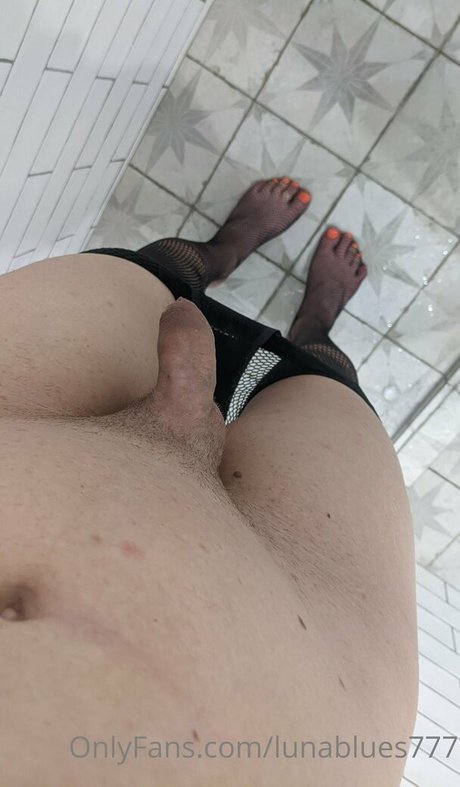 Photo nue de fuite OnlyFans de Lunablues777