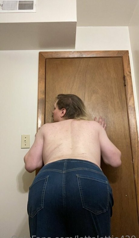 Photo nue de fuite OnlyFans de Lottalottie420