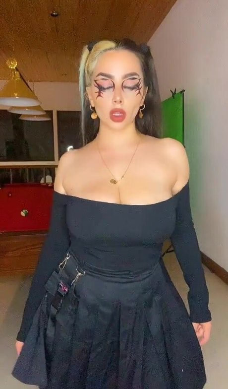 Photo nue de fuite OnlyFans de Vai Monroe
