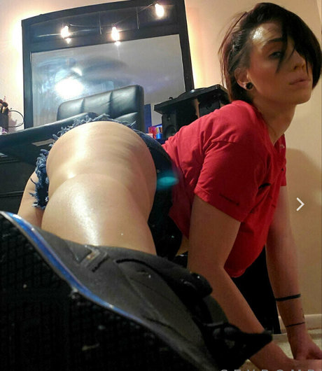 Photo nue de fuite OnlyFans de Yourstrulyyyyyyyyyy