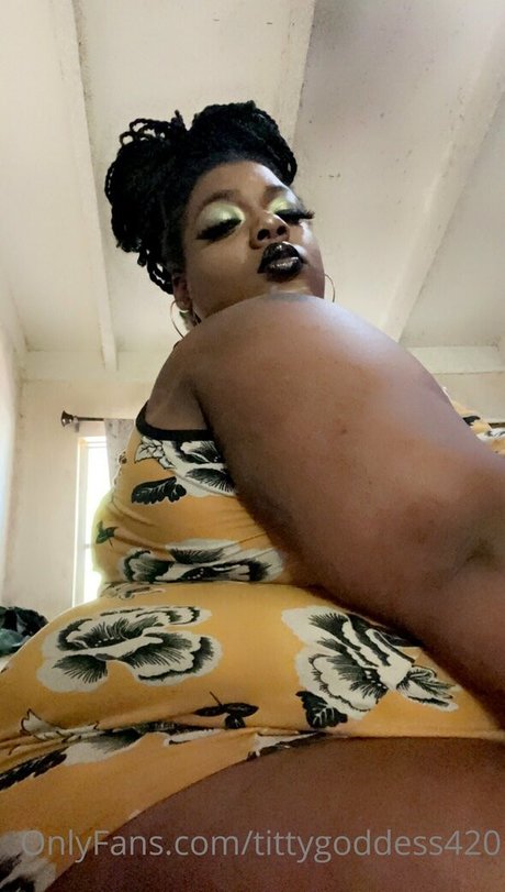 Photo nue de fuite OnlyFans de Tittygoddess420