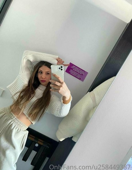 Photo nue de fuite OnlyFans de Leonacorona