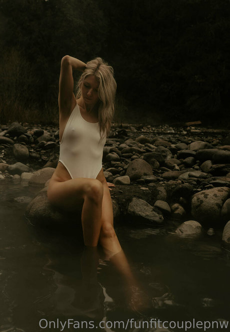 Photo nue de fuite OnlyFans de Funfitcouplepnw