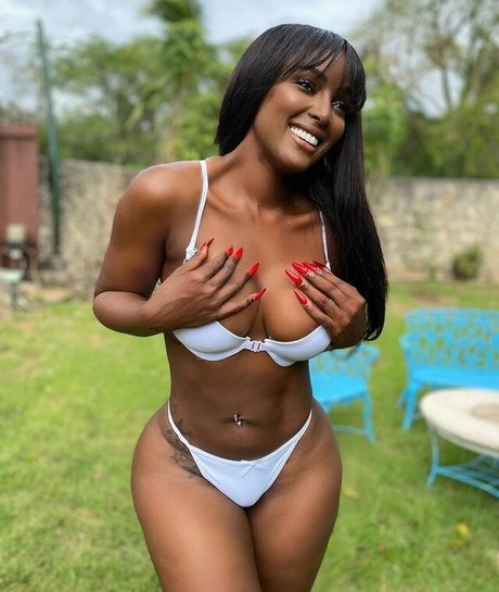 Amara La Negra
