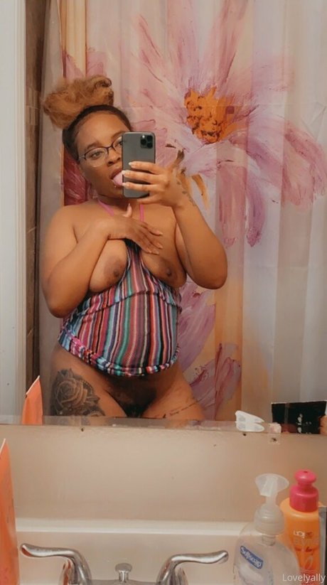 Photo nue de fuite OnlyFans de Allysquirtss