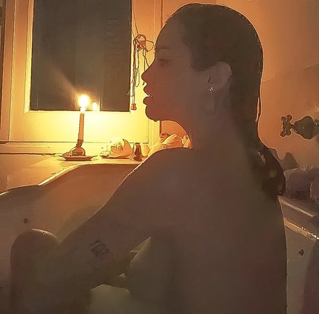 Photo nue de fuite OnlyFans de Lali Esposito