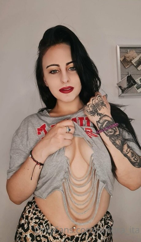 Photo nue de fuite OnlyFans de Ambraita