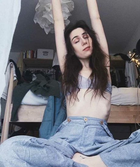 Dodie Clark