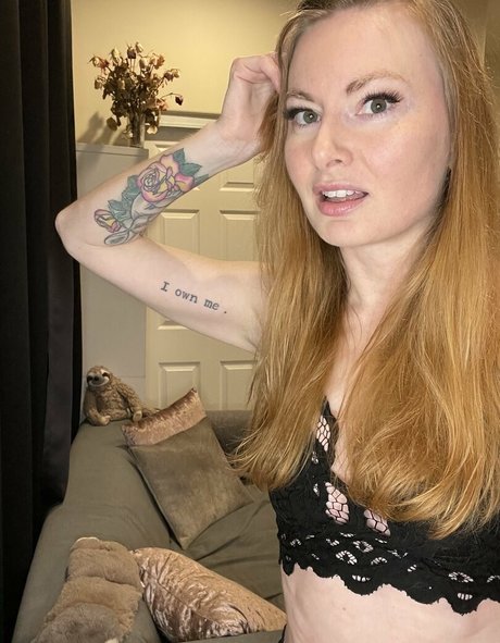Photo nue de fuite OnlyFans de Cathyreisenwitz
