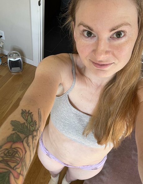 Photo nue de fuite OnlyFans de Cathyreisenwitz