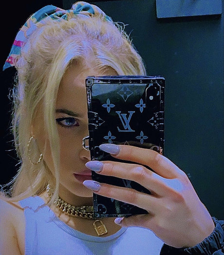 Dressupblondie