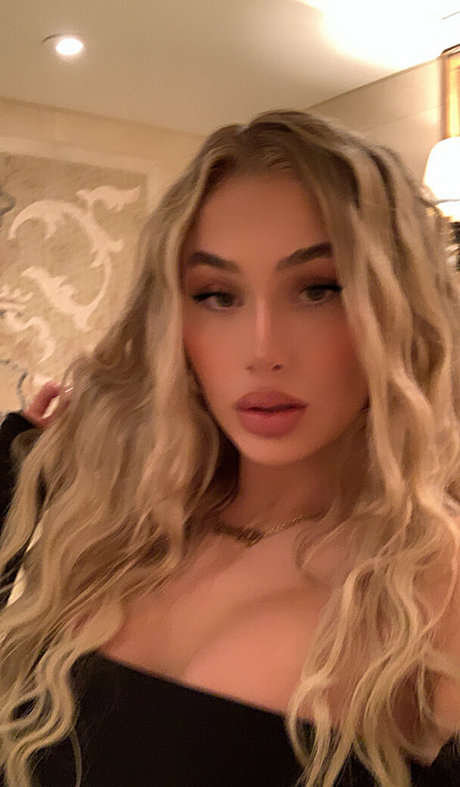Dressupblondie