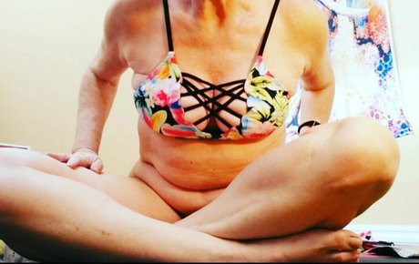 Nakedyoganakedyoga